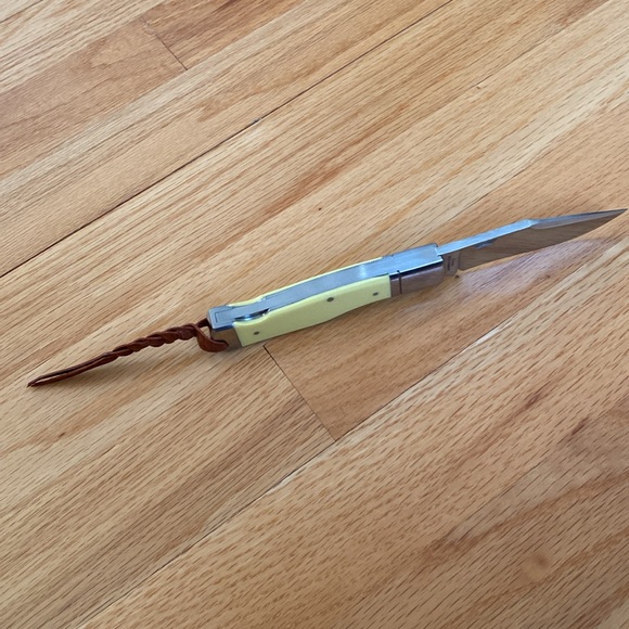 A.G.Russell Gu stock Lockbacks with Yellow Delrin - Picture 5 of 10